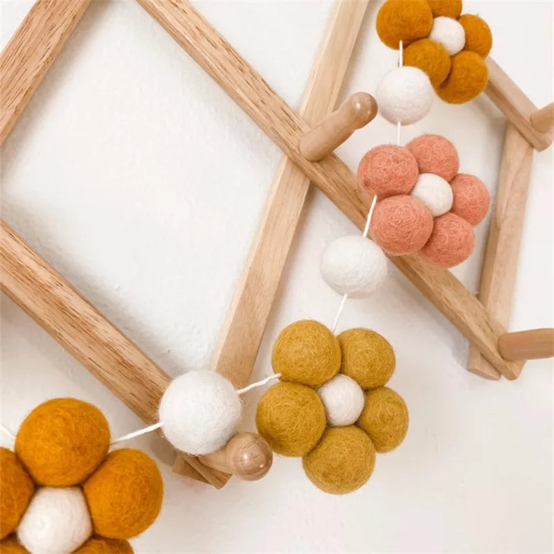 Boho Felt Daisy Garland – Handmade Kids Room Wall Hanging Décor